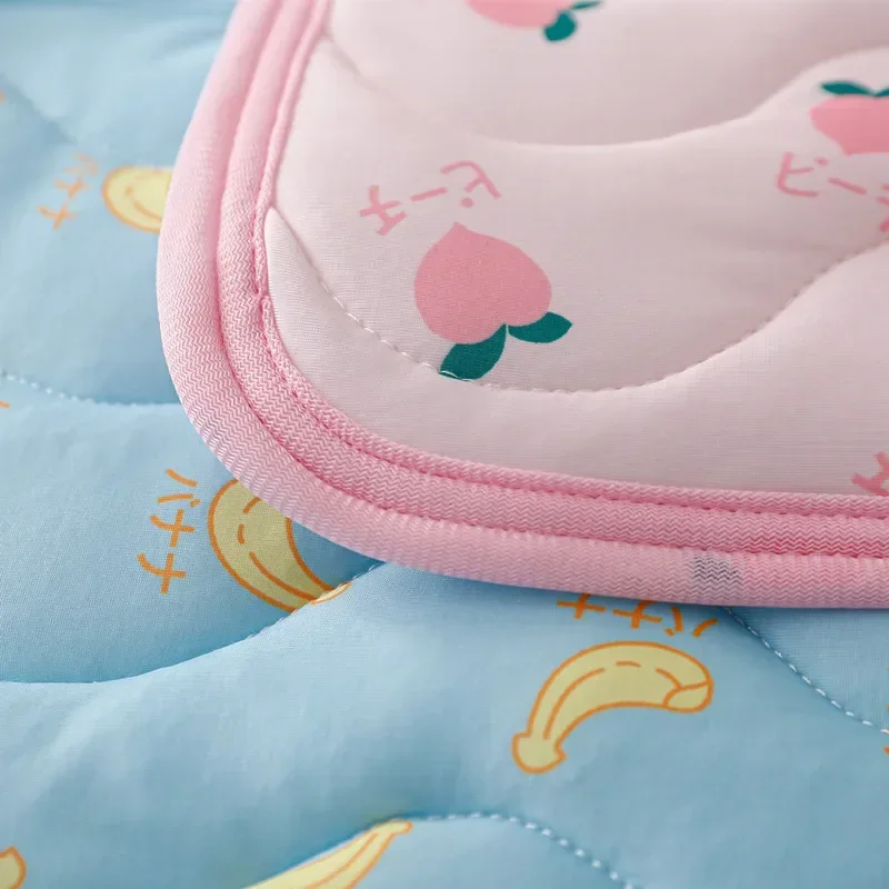 Pienlemmikin kylmämatto kesäjää silkki viileän tuntuinen lemmikkimatto hamsteri kennel marsu chinchilla kani pienlemmikin kylmämatto