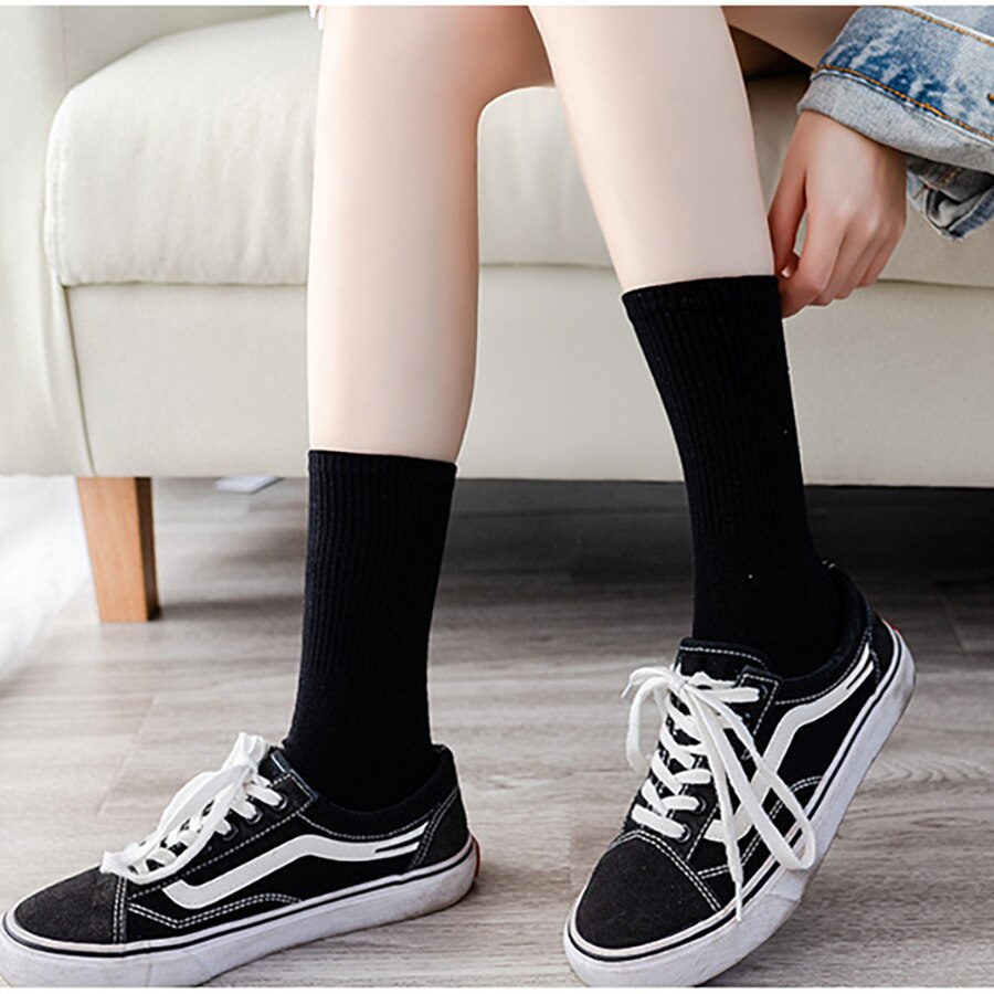 Calcetines blancos y negros de algodón para mujer, calcetines informales a rayas de Color liso, calcetines de espesor estándar para primavera, verano y otoño, talla 36-40