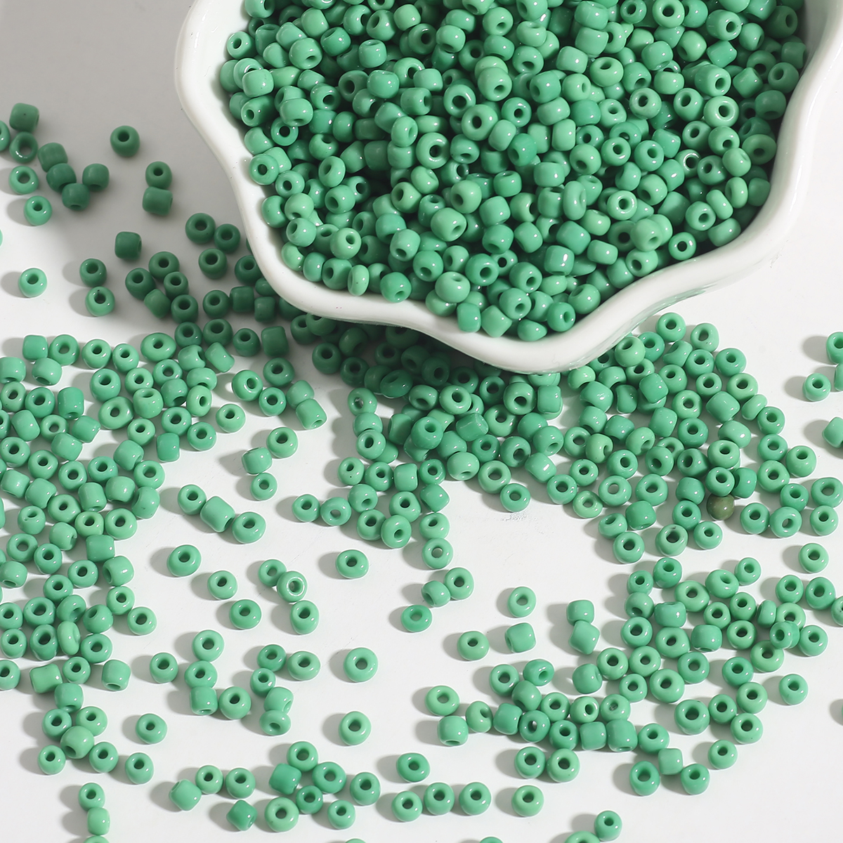 4000 stk. 2mm stk. i æske tjekkiske glasperler, små løse taljeperler til smykkefremstilling, charms, armbånd, halskæde, øreringe, tilbehør: Grøn