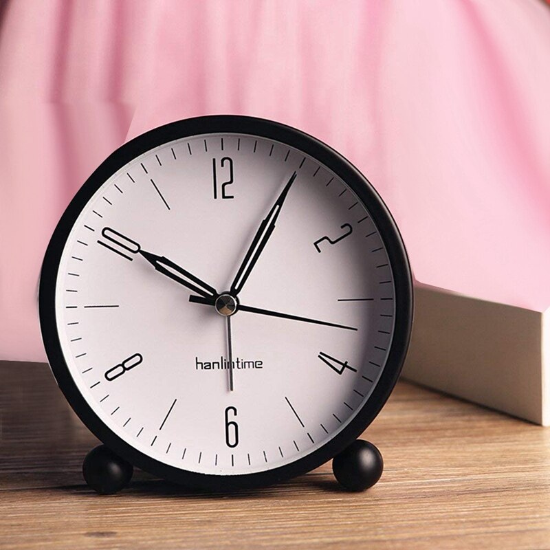 Hanlintime Analog Alarm Uhr, Einfach einstellen Kleine Schreibtisch Uhr, Nicht Ticken, Mit Nacht Licht, batterie angetrieben Super Stille Wecker, B