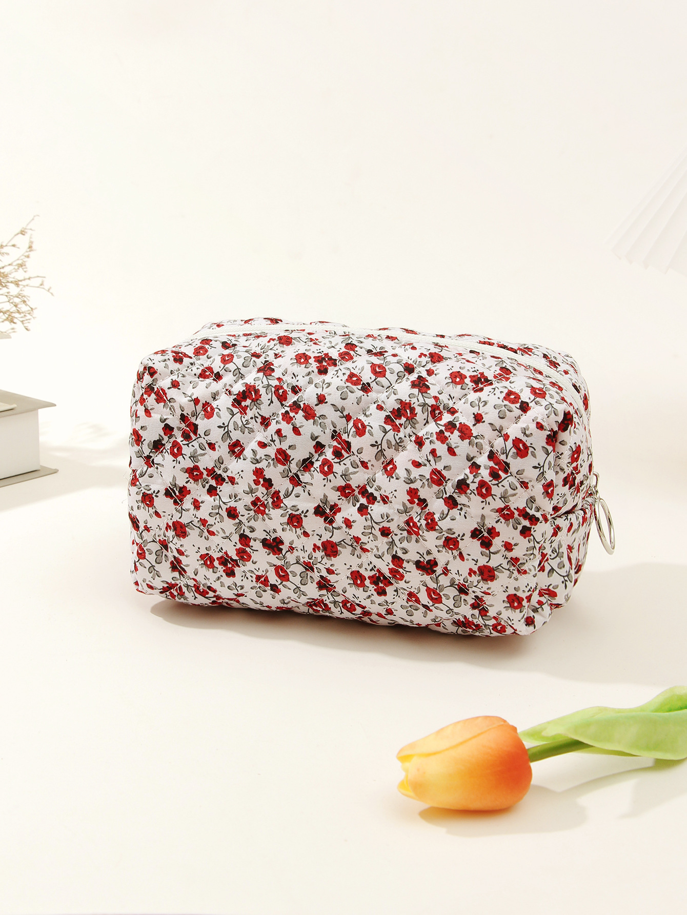 Quilted Makeup Bag Floral Cosmetic Bag Aesthetic Cute Travel Toiletry Bag Organizer cotton Makeup Brushes Storage Bag: Red