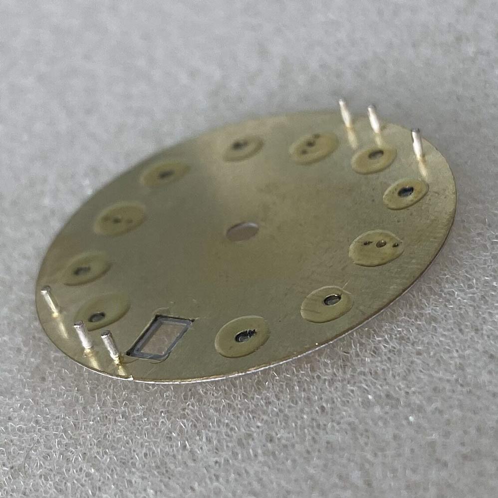 The white shell of watch dial is 28.5mm, which is suitable for the modification of Japanese nh35 movement skx007