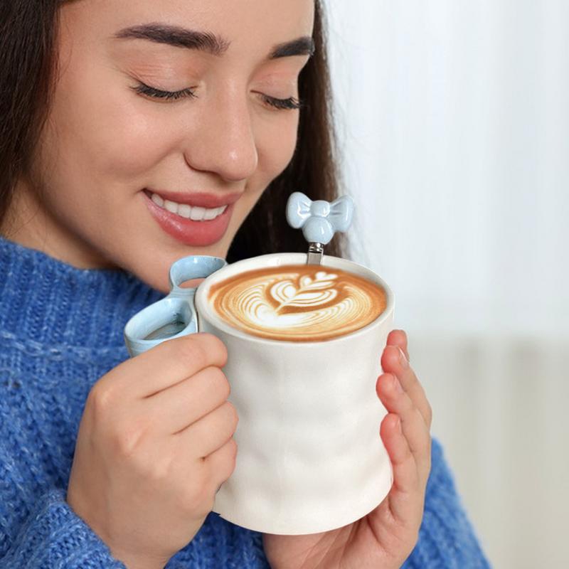 Taza con lazo, taza con mango de lazo y cuchara de café, Taza de cerámica, taza con cinta encantadora, taza de café bonita para amigos, colegas familiares