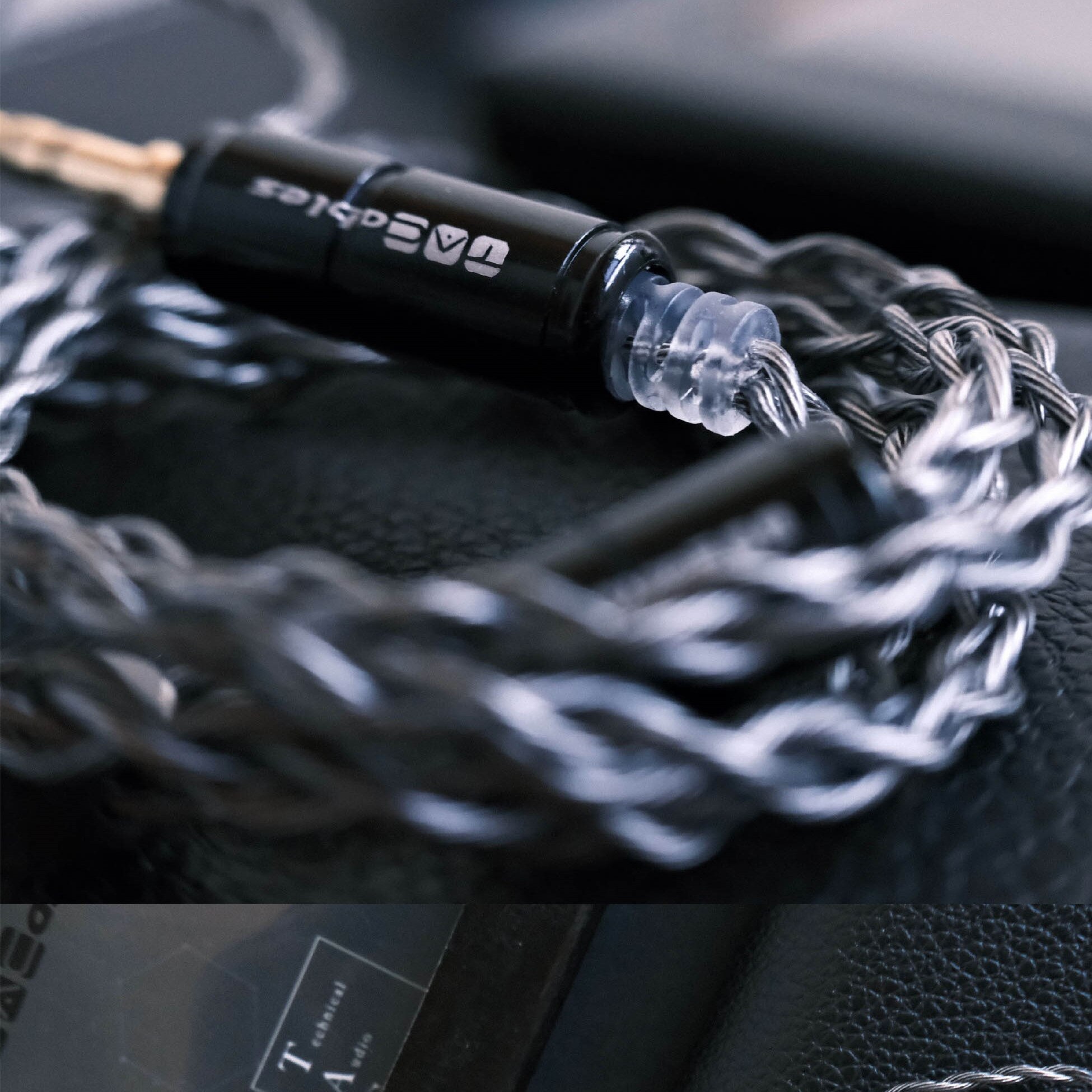 Tacable Obsidian Cable Litz Silver Plated Litz 5N OCC Wire 4.4\2.5\3.5MM 2PIN\MMCX Upgrade Earphone Cable For Bravery YUME T4 P2