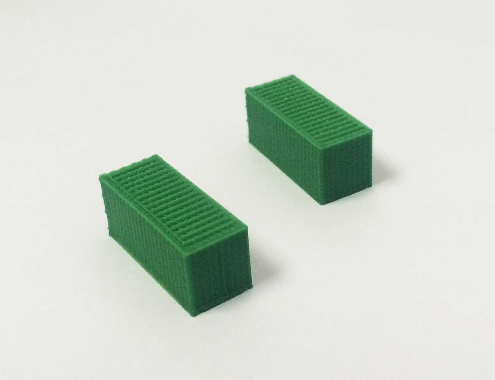 Outland Models 20ft / 40ft Freight Container Z Scale Train Railroad Accessories: 20 ft. Green 2 pcs