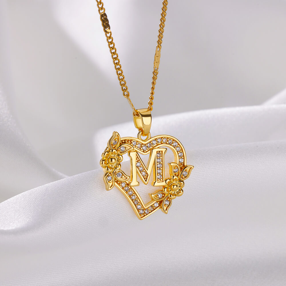 Collares con letras iniciales de corazón para mujer, cadena de acero inoxidable de Color dorado, colgante del alfabeto de A-Z, de joyería de cumpleaños