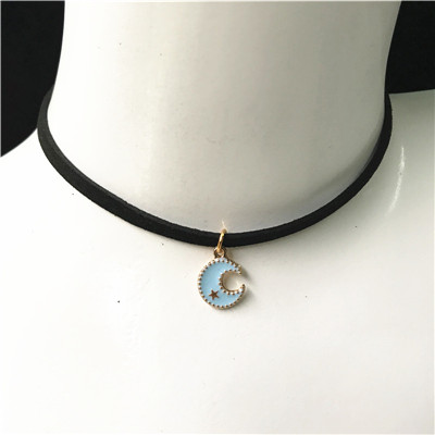 Gargantilla gótica Retro, Collar Punk de terciopelo negro para mujer, Collar con colgante de Cruz corta, joyería, bisutería, al por mayor: Chapado en platino