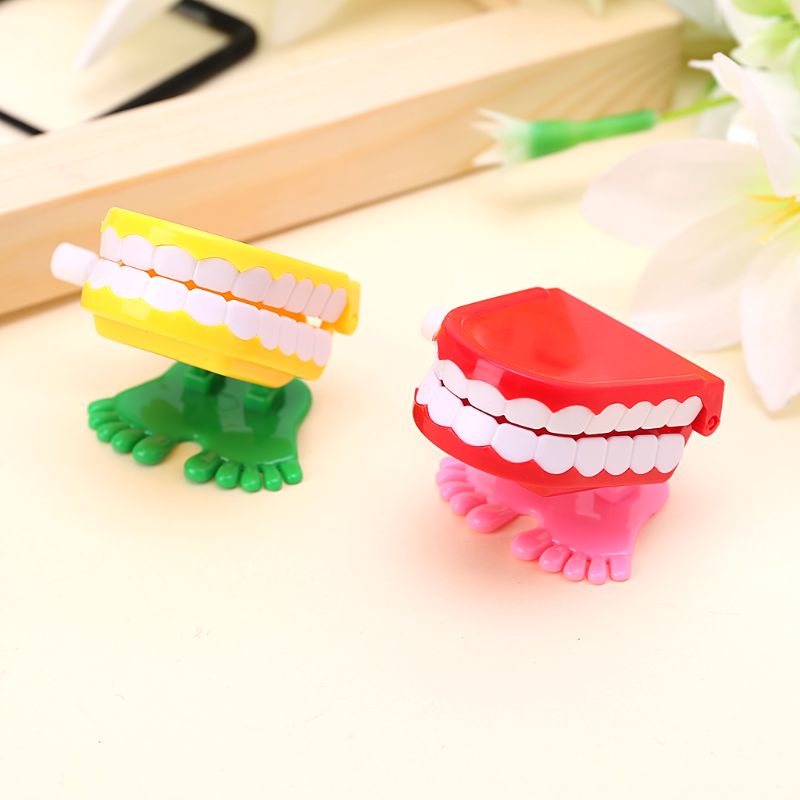 Novità scherzo Giocattoli di Movimento A Orologeria Salto Protesi Del Capretto Giocattoli Educativi Dentista desktop di Decorazione Regali Di Natale