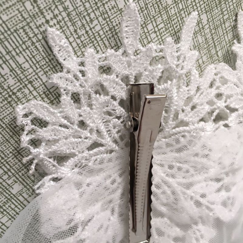 2- lager vintage kvinnor bröllopsslöja blommig spetsapplikation imitation pärla strass blomma brudslöja med fasta krokodilklämmor