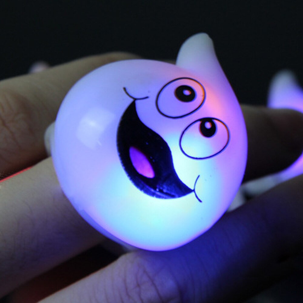 10 PCS LED Light Up Flash Halloween Speelgoed Party Favor Ringen Willekeurige Stijl