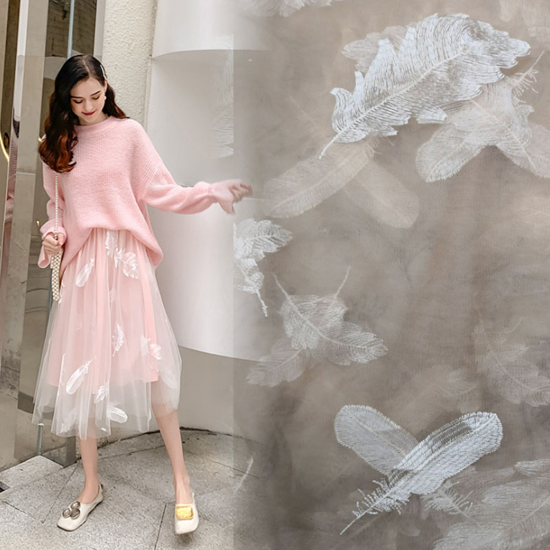 Tylli pehmeä kirjailtu iso höyhen pitsi verkkokangas vaatetus mekko kirjonta vaatekangas harsokangas: Xl / Beige