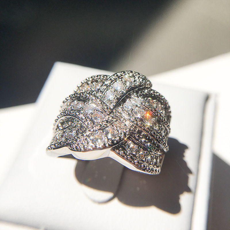 Unieke Luxe Dazzling Wit Goud Kleur Zirconia Ring voor Vrouwen Bruid Huwelijk Engagement Party Anniversary Ring