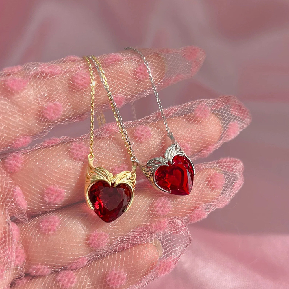 Movie Scarlet Witch Necklace Jewelry Cute Rhinestone Love Heart Helmet Pendant Choker Necklaces Geek Accessories