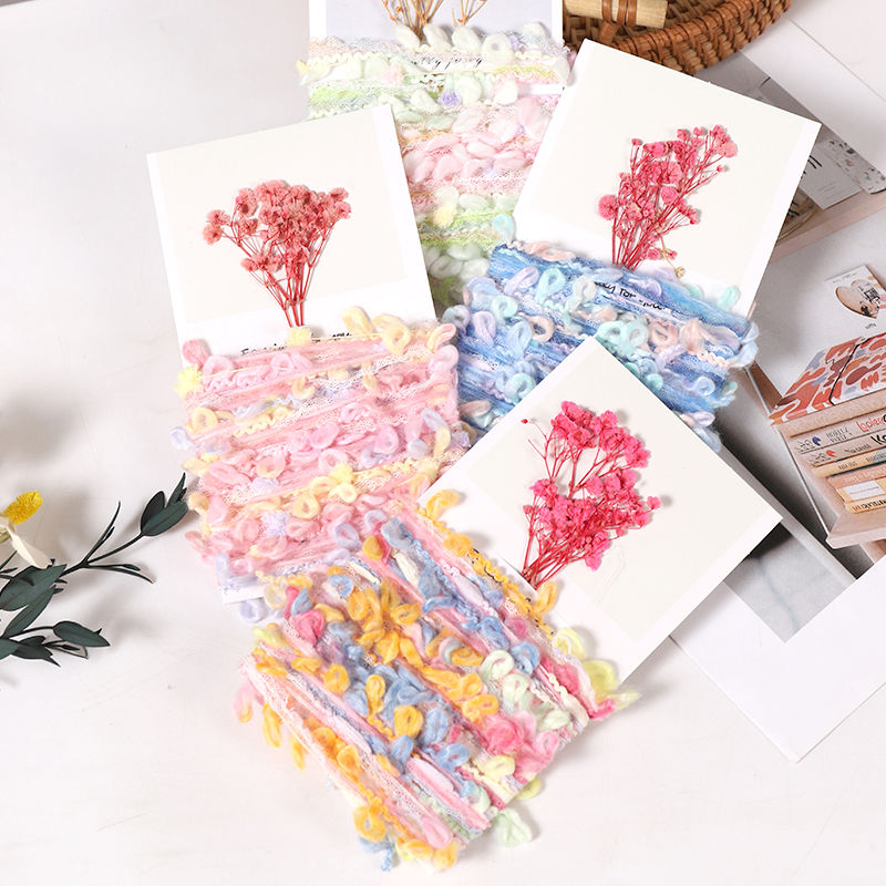 Handgemengd garen, kenmerkend fantasiegaren, handgemaakt doe-het-zelf garen met kleurverloop, wollen bol, haaknaald, grote cirkel, garensegment, geverfde grove wol