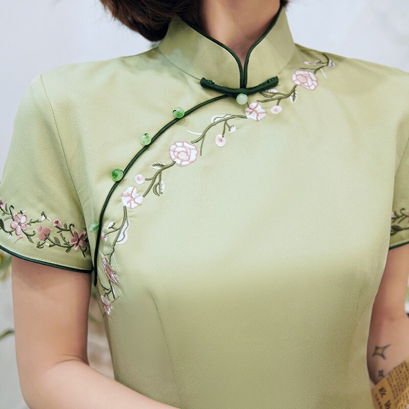 Yksivärinen itämainen tyyli mekot joustava kangas kirjonta päivittäin cheongsam qipao mekko