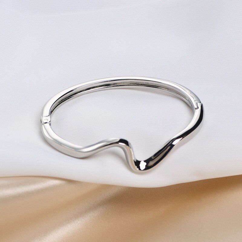 Trendy Classic Manchet Armbanden Voor Vrouwen Rose Goud Kleur Charmant Geometrische Onregelmatige Rimpel Opening Bangle Armband: Imitation Rhodium Plated