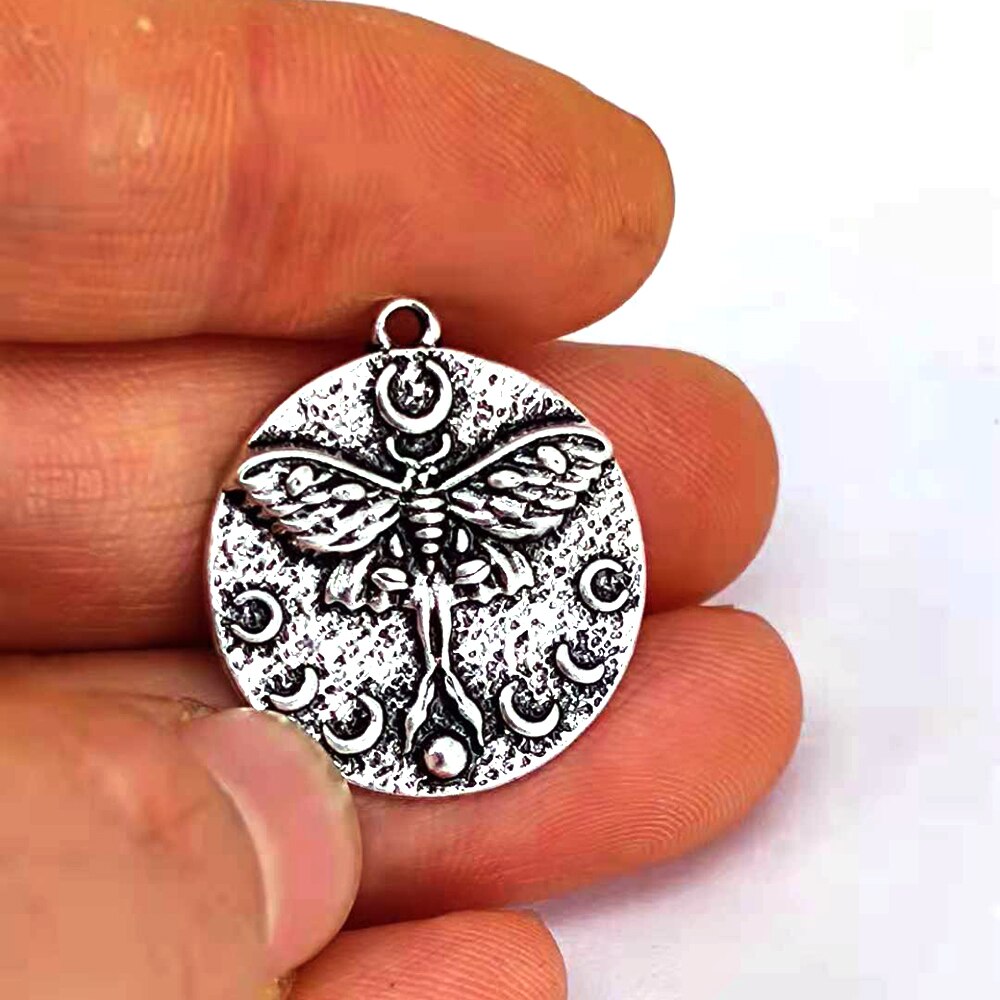 Hzew 5 Pcs Accessoires Dier Mot Schedel Hoofd Mot Hanger Voor Vrouwen Man: 20