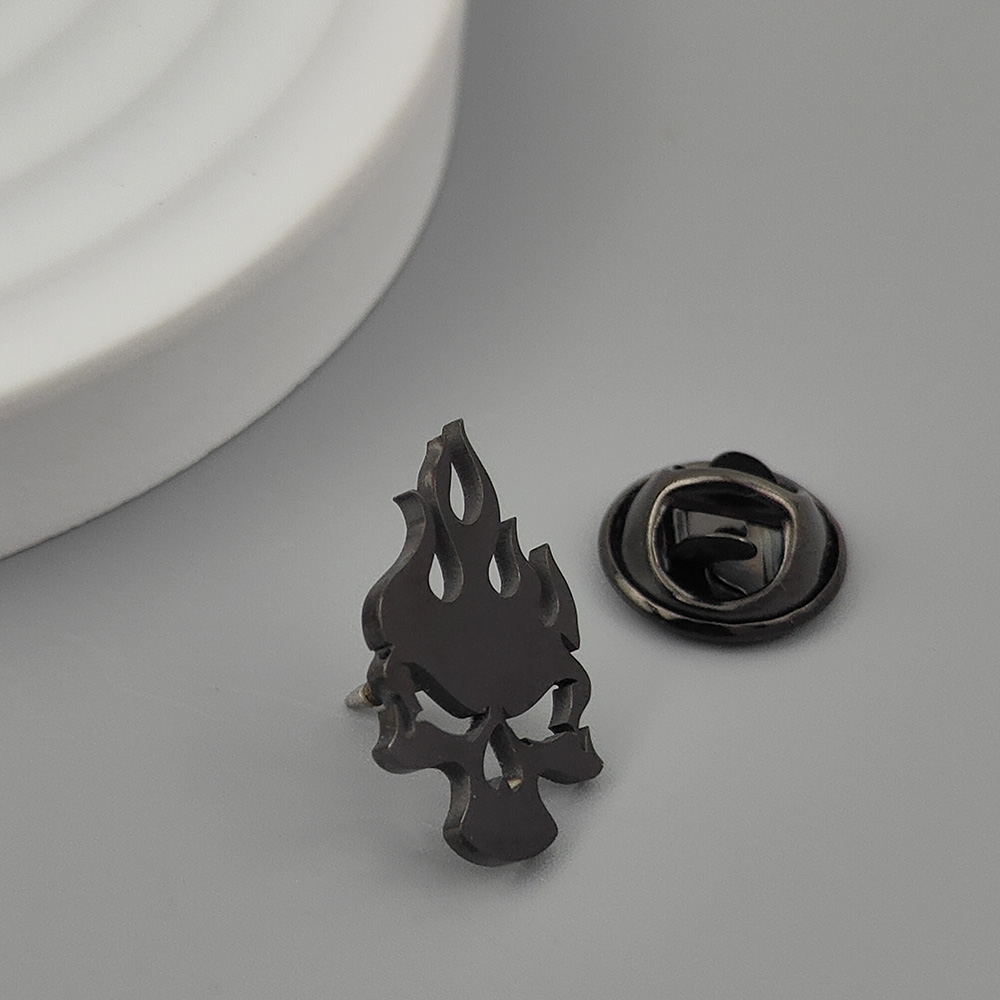 Classic Skull Fire Symbol Brooches for Men Punk Stainless Steel Danger Sign Badge Pin Brooch Hip Hop Rock Party Accessories