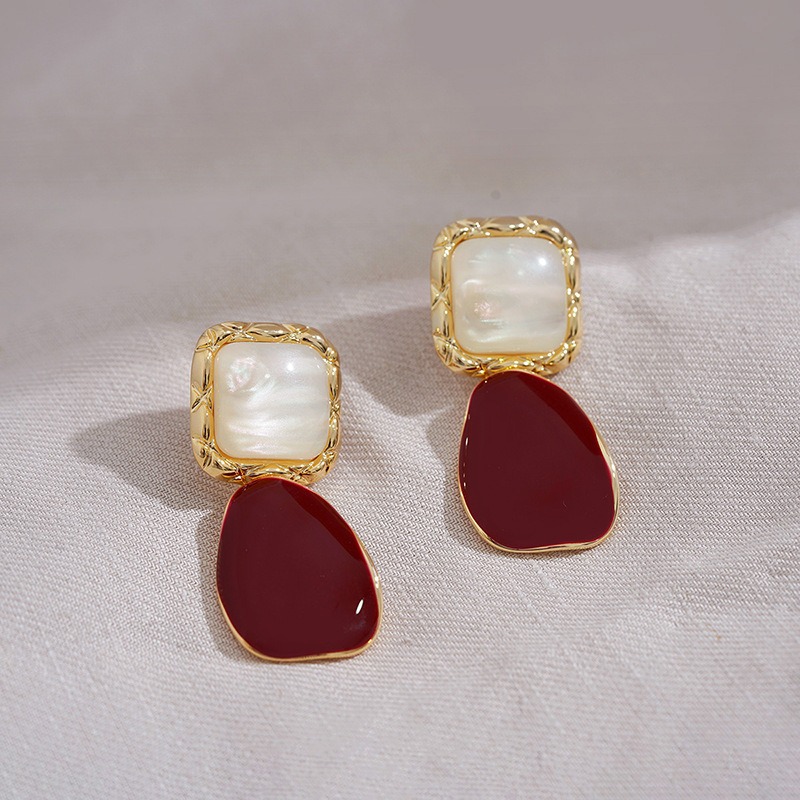 Pendientes franceses Retro elegantes con forma de gota de agua, color rojo vino, pendientes pequeños con cara para mujer, joyería de de Navidad, colgantes al por mayor