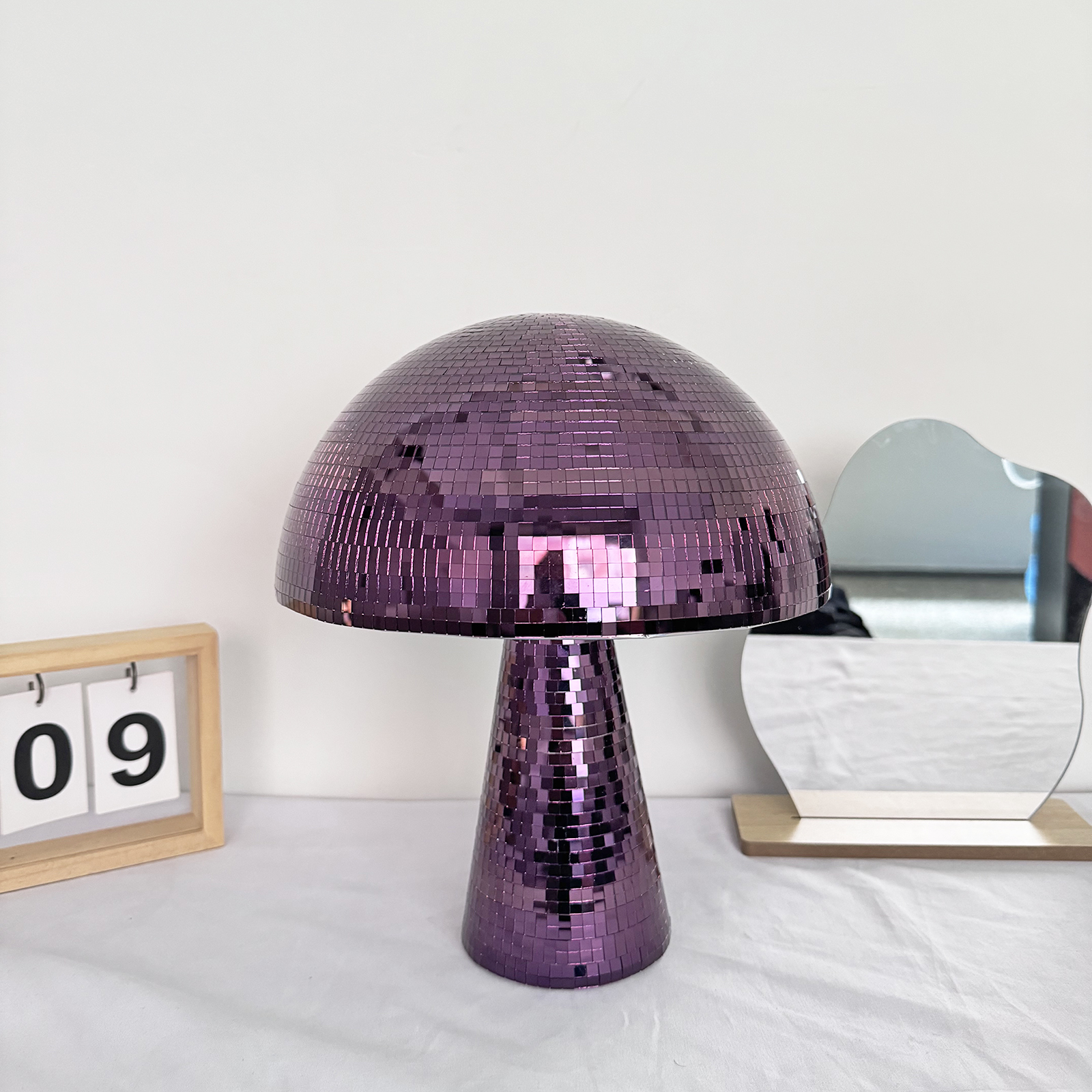 Bola de espejo de discoteca con forma de seta reflectante Retro, luz de DJ, decoración moderna para el hogar, esculturas y figuras para en casa de graduación y sala de fiestas: 4XL / Gris oscuro