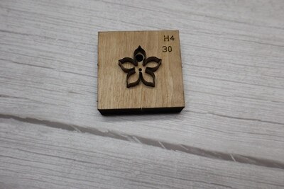 Japan Stahl Klinge Stahl Regel Stirbt schneiden für Leder Stichworte Geprägte Etikett Fünf Blütenblatt Blume Für Kleid Frauen Tasche Hand schlagen Werkzeug: Blütenblatt 30mm