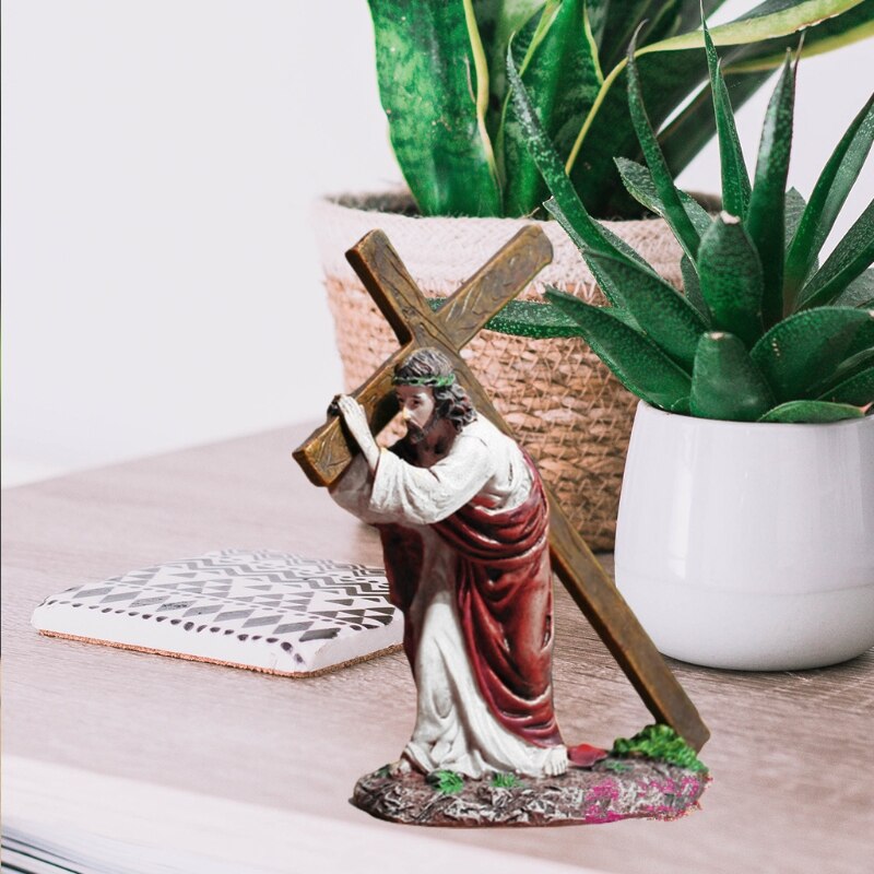 Jezus Carring De Cross Standbeeld Religieuze Beeldjes Christian Hars Ornament Heilige Katholieke Ambachten Home Office Chruch Auto B03E