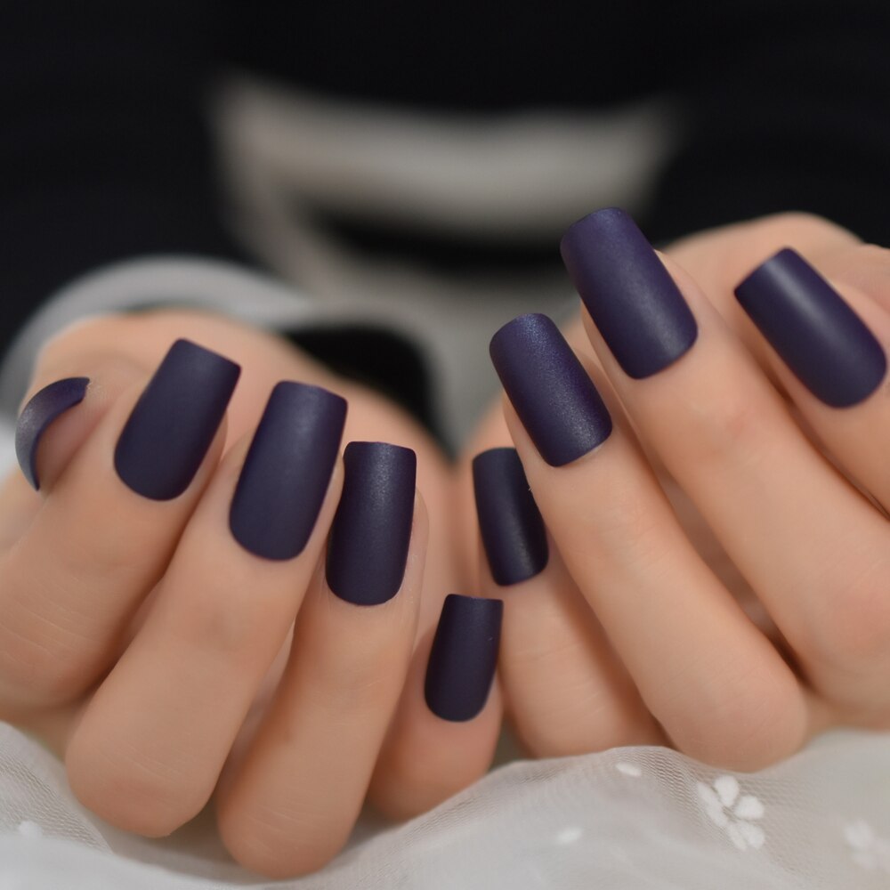Ruwe matte vierkante nepnagels donkerpaarse matte acryl kunstnagels medium manicure tips 24 stuks