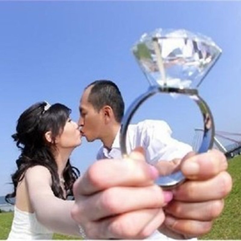 Creatieve bruiloft foto's grote diamanten ring, super grote diamanten ring, grote ring, creatieve Bruiloft fotografie rekwisieten