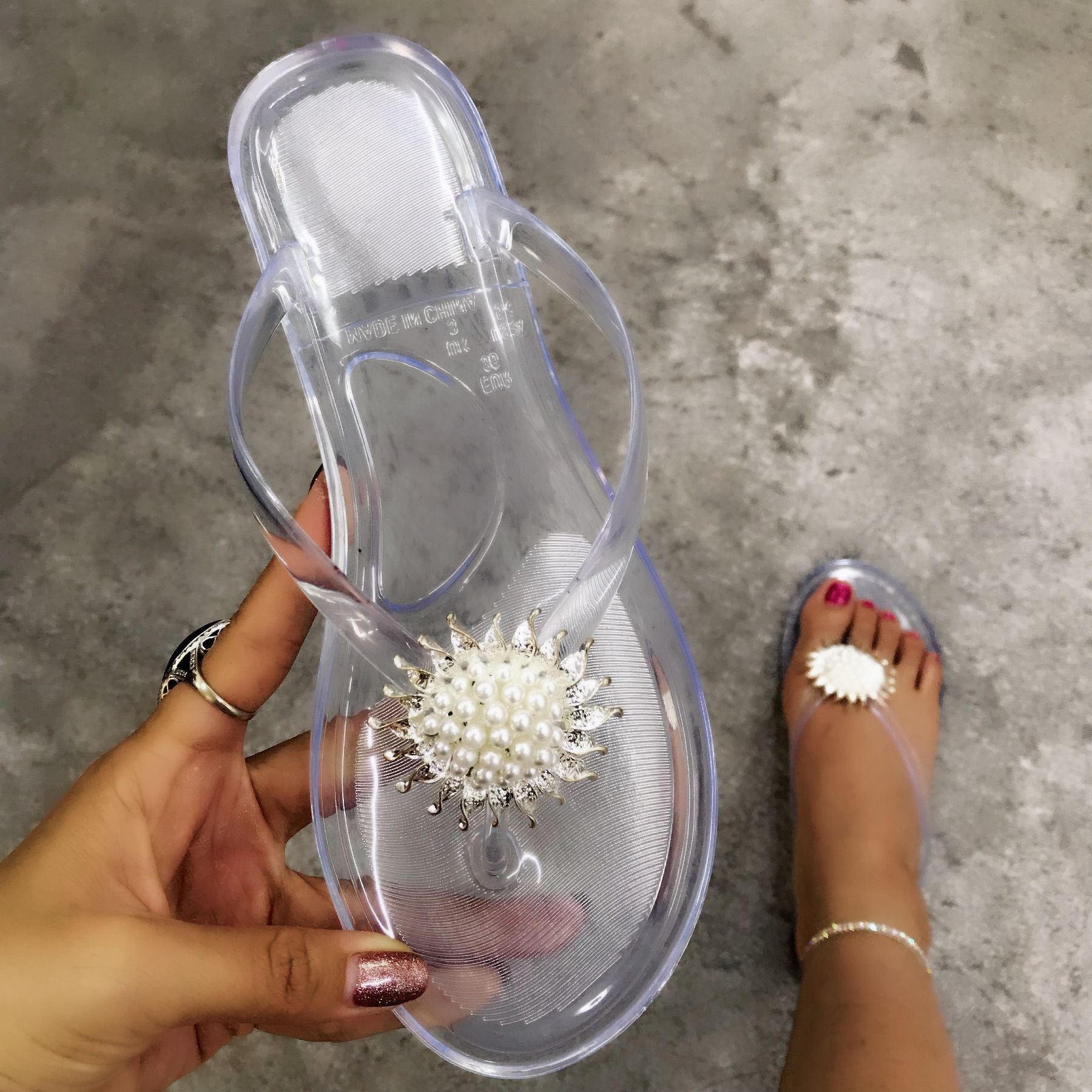 Tongs d'été pour femmes, chaussures en gelée transparentes et claires, pour femmes, chaussures de plage avec fleurs et perles, pantoufles d'extérieur