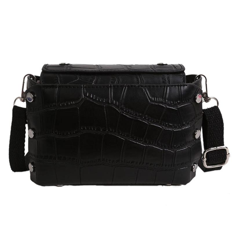 Mini liten fyrkantig väska sommar pu läder handväska dam dam pu läder retro nit handväska: Svart