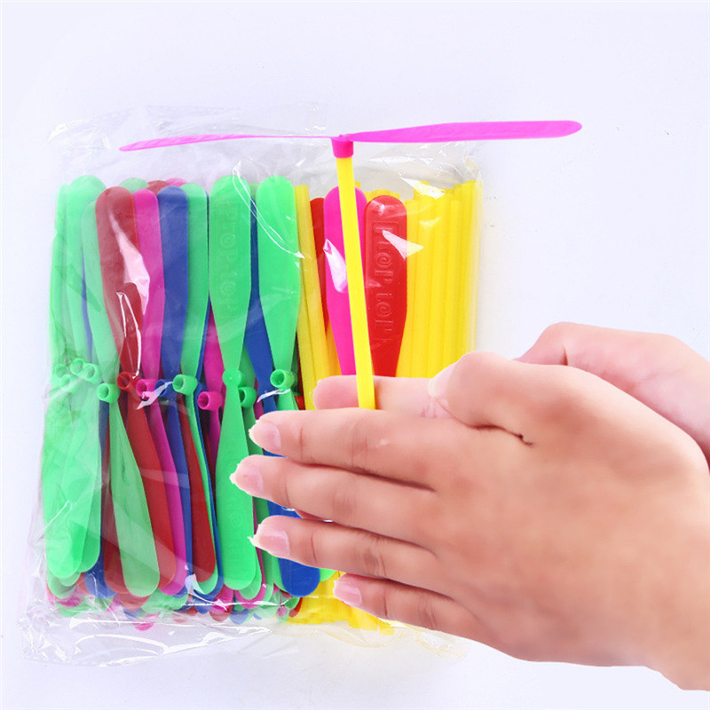 100 stücke Kunststoff Bambus Libelle Propeller Outdoor Spielzeug Kinder Kinder Fliegen Bambus floß juguetes #4AA15
