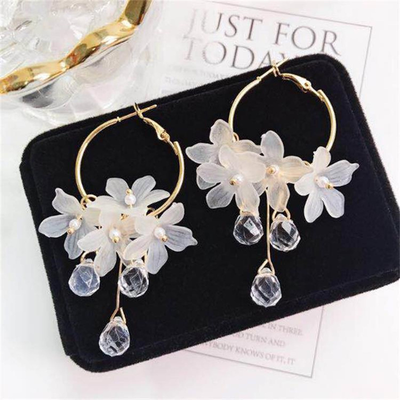 Boucles d'oreilles pendantes en acrylique à fleurs blanches pour femmes, coréenne, longues pampilles en cristal, bijoux de fête de mariage pour filles: Bronze