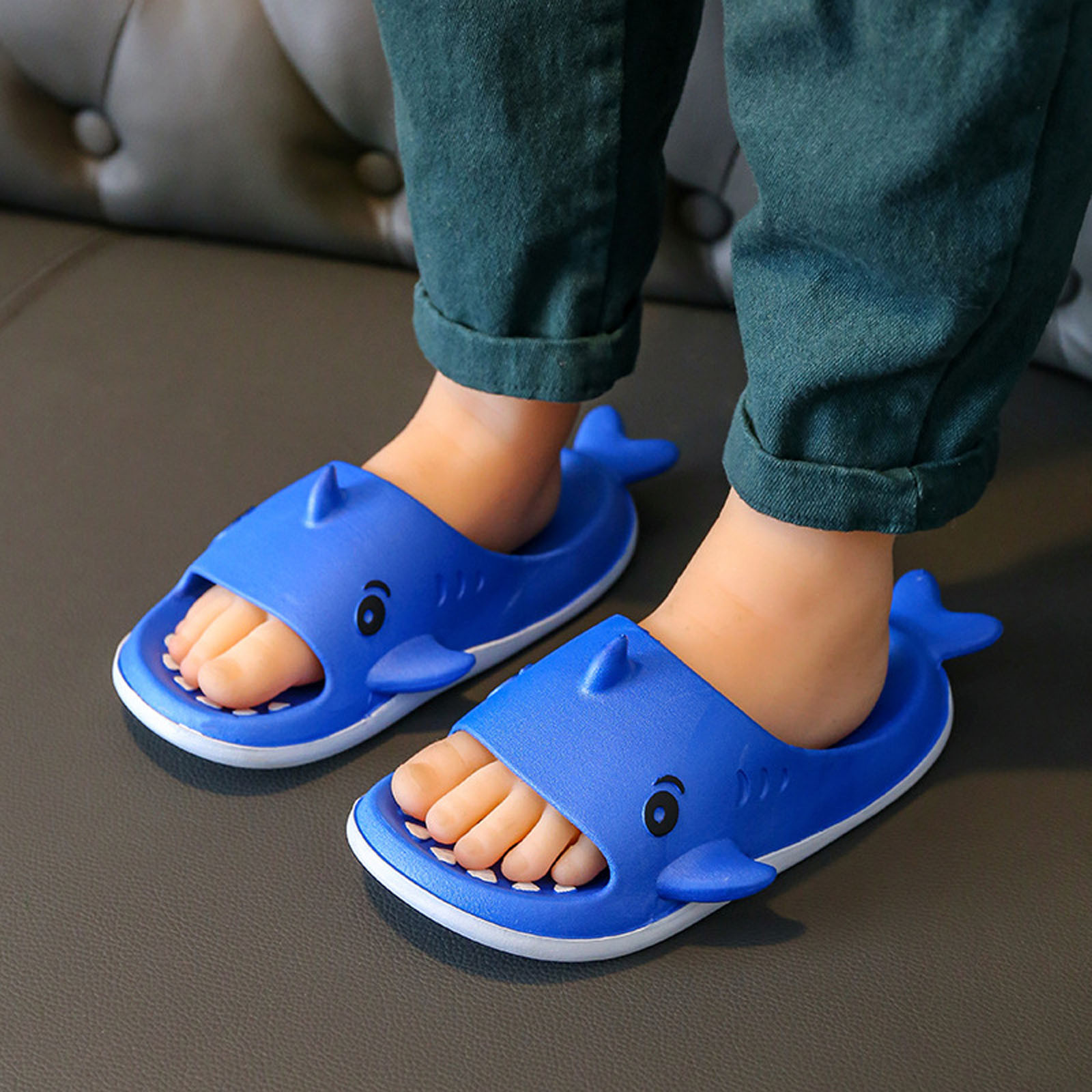 Kids Slippers For Boys Girls Cartoon Shark Shoes 1-6 Years Slippers For Home Summer Non-Slip Bath Home Bathroom Beach Shoes: A / 6-8 Years	