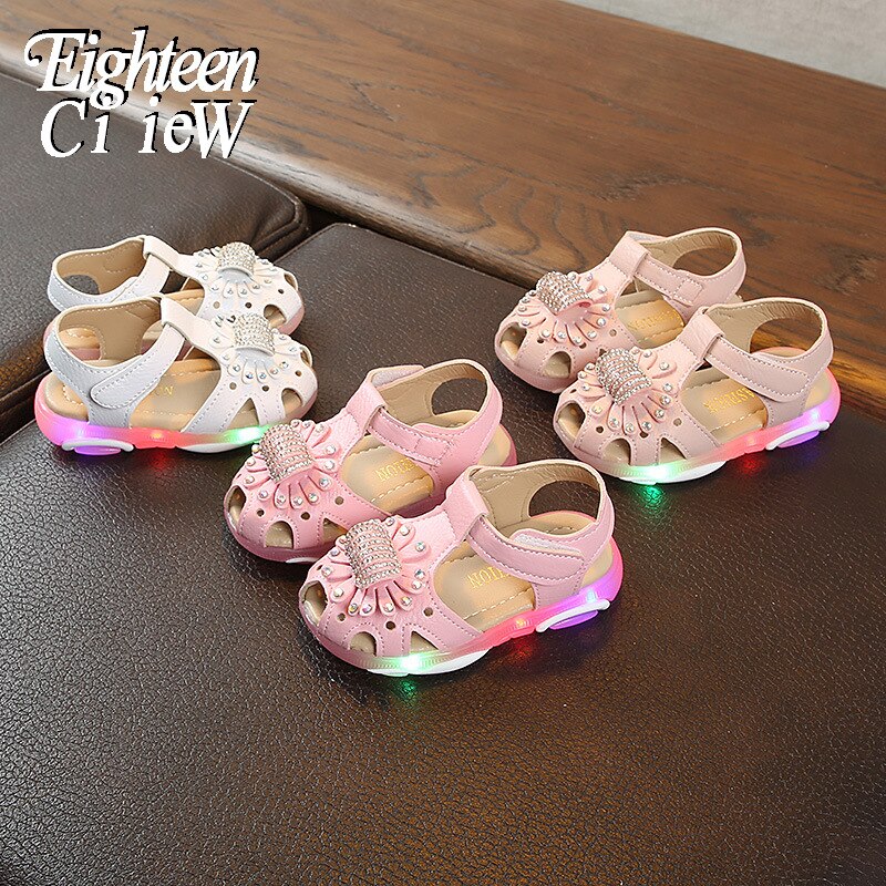 Luminous Children's Sandals kids Non-slip Light Up Beach Sandals Boys Girls Glowing Soft-soled shoes Size 21-30