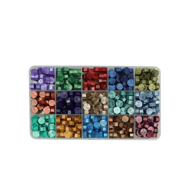 Perline di ceralacca colorate che mescolano i mestieri di colore per il sigillo di cera del bollo della cartolina di nozze della busta: S