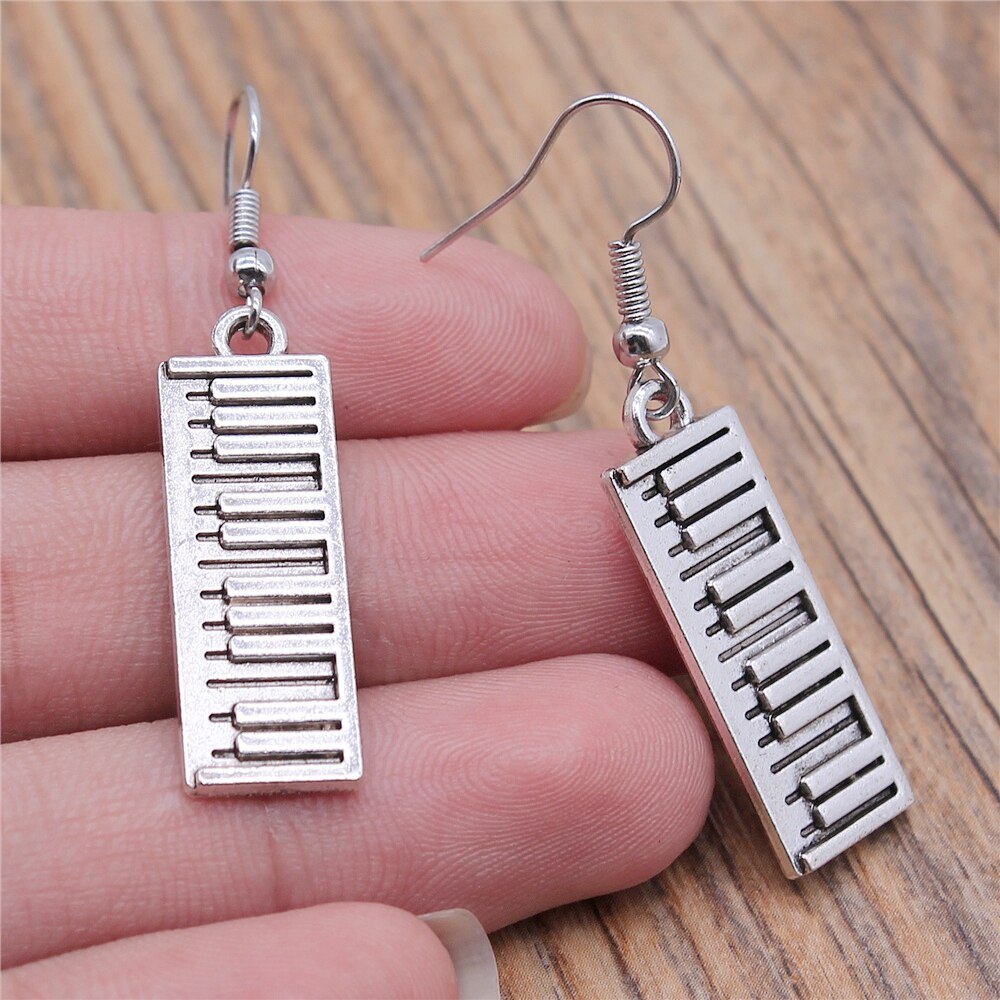 Musical Jewelry Earrings Musical Note Microphone Drum Guitar Violin Shaped Dangle Earrings For Girls Women: dark green