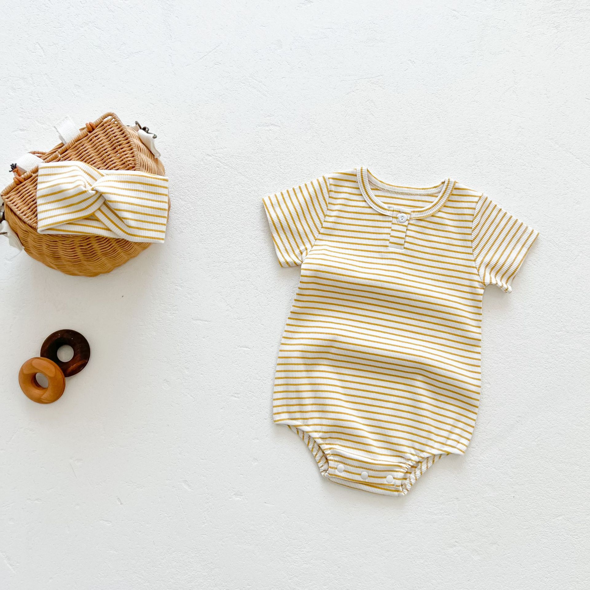1679b Baby-bodys mit streifenmuster für neugeborene , 2022 sommer-Baby-jumpsuits mit streifenmuster und kurzen ärmeln für jungen: Gelb / 100 für 3y