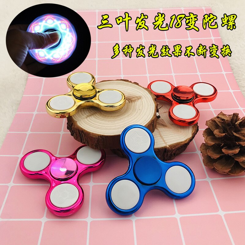 18 Multi-Styling Lichtgevende Fidget Spinner Led Flash Light Transparant Plating Hand Spinners Glow In Donker Licht Stress Relief speelgoed: 1 PC Random Color