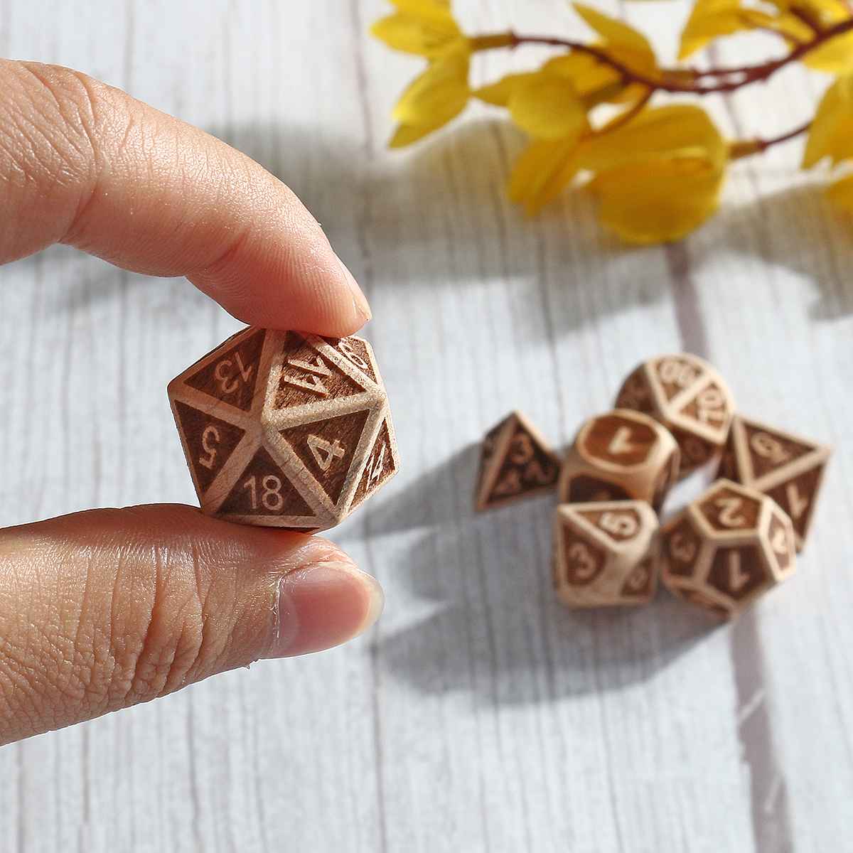 7pcs Set Embossed Wooden Polyhedral Dice D20 D12 D10 D8 D6 D4 for DND RPG MTG Role Playing Board Game