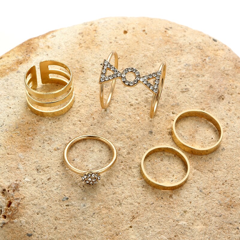 Docona Böhmischen Geometrischen Hohl Runde Dreieck Ring für Frauen Gold Kristall Knuckle Ringe Midi Finger Anel Ringe Schmuck 6736