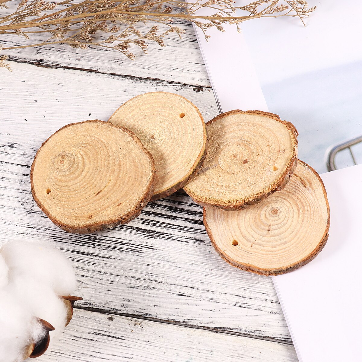 50 Uds. Rodajas circulares de madera rodajas de troncos de corteza de árbol para manualidades DIY, accesorios para fotos, adornos de Navidad para bodas