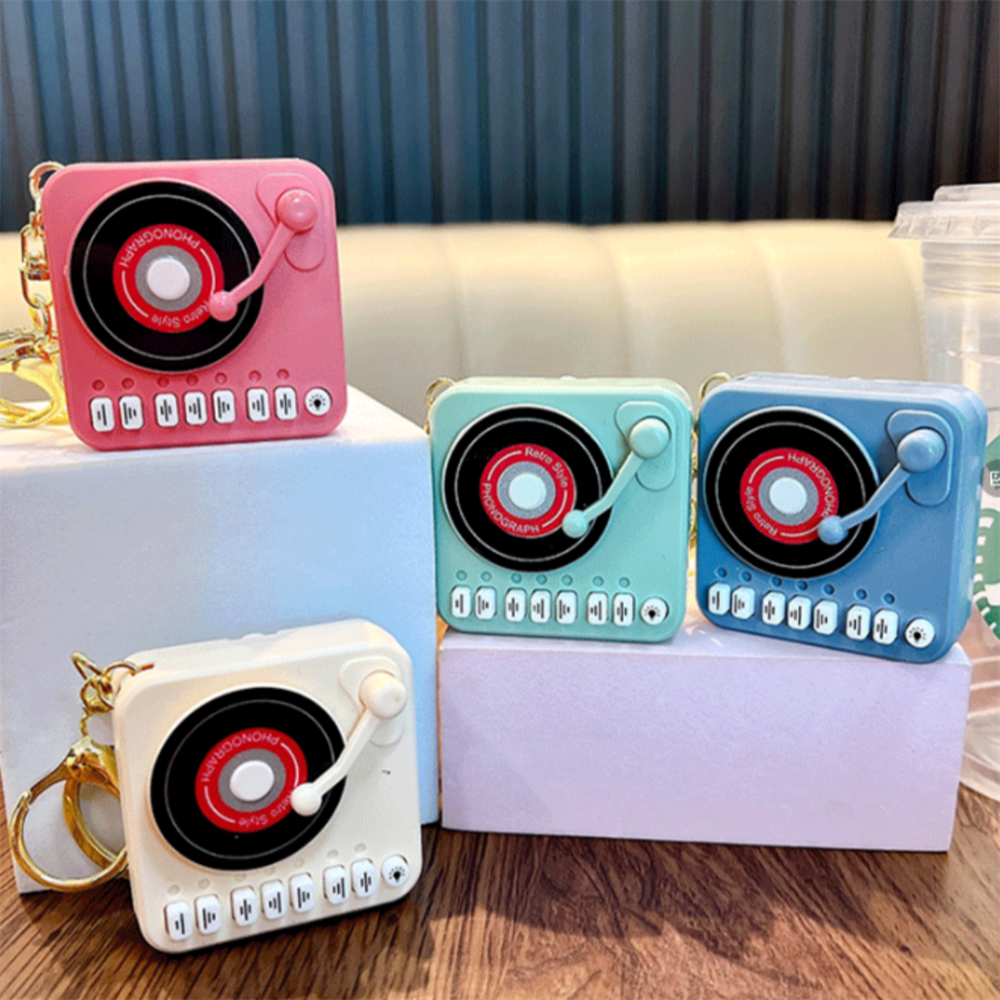 Vintage Mini Retro Cassette Recorder Music Box Key Chain Cute Mini Player Bag Pendant Keyring for Couple Friends