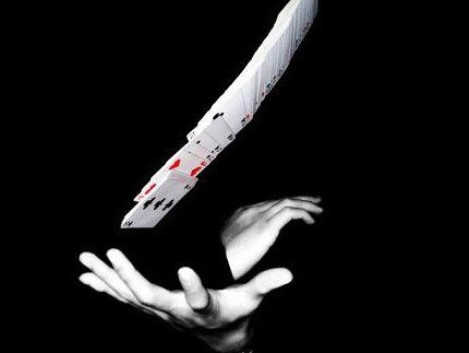 2 pcs Modern King Funny Playful Magical Tricks WOW Poker Card Wonderful magic tool GYH