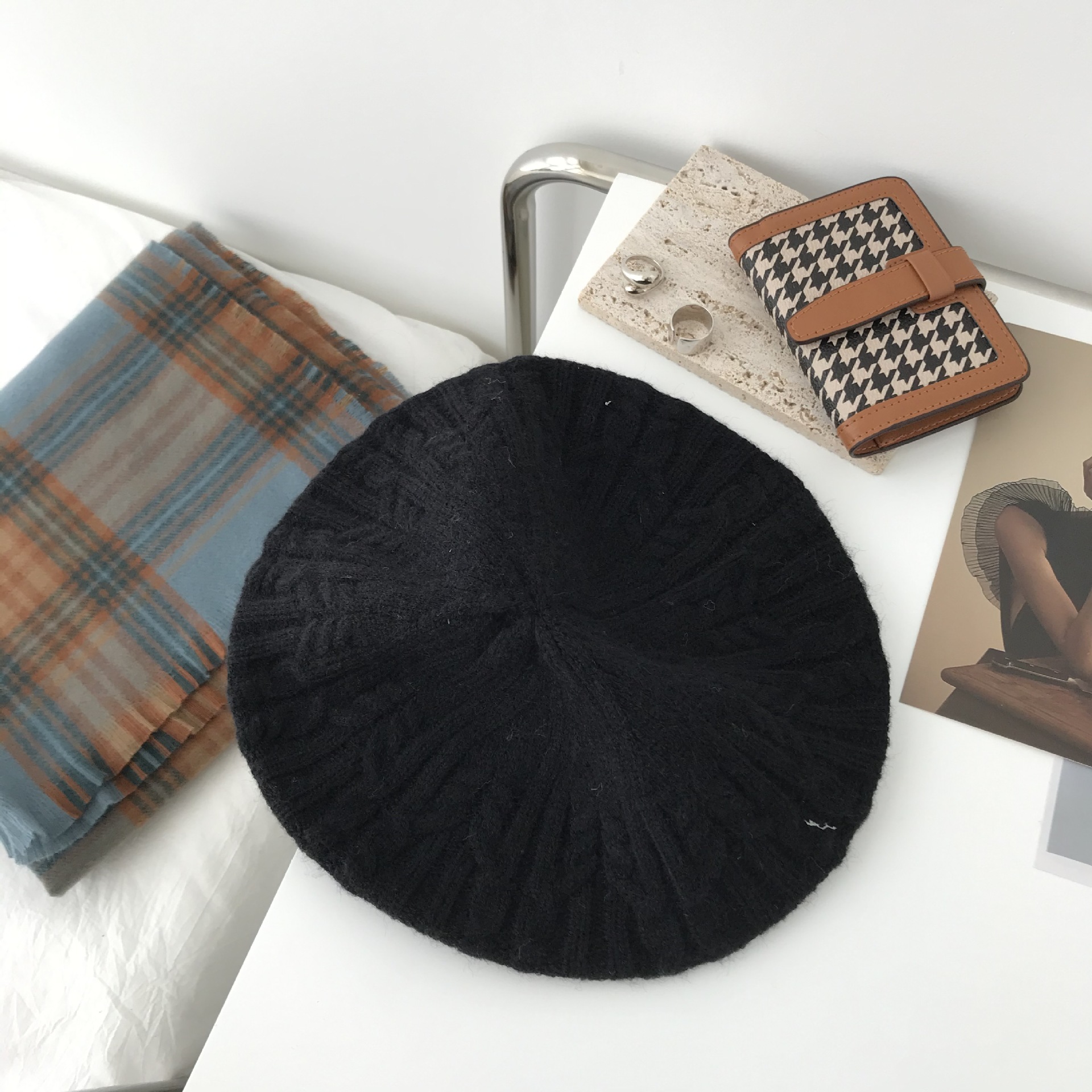 Autumn and Winter Red Beret Female Korean Version Ins Painter Hat Literary Retro Outdoor Warm Hat: black