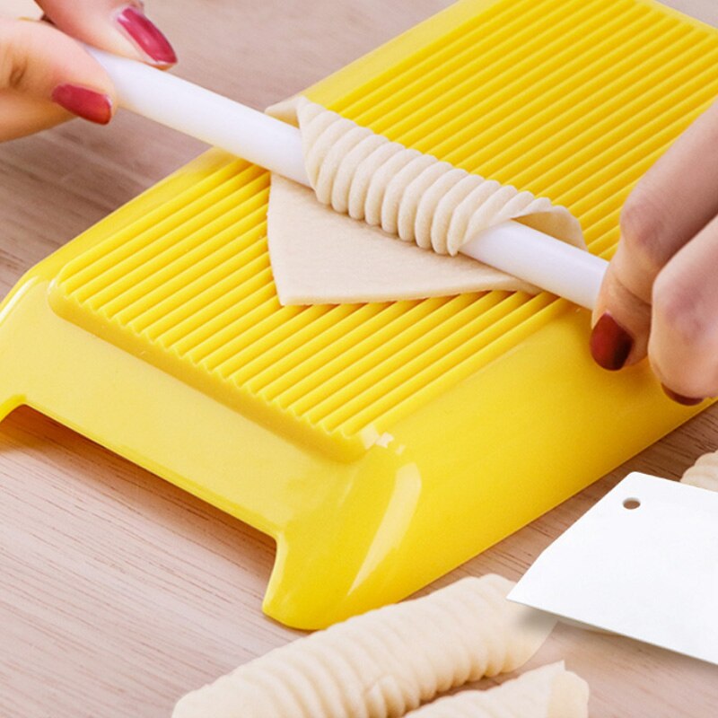 Plastic Noodle Maker Pasta Board Spaghetti Macaroni Pasta Gnocchi Maker Rolling Pin Food Supplement Molds Manual Kitchen Tool