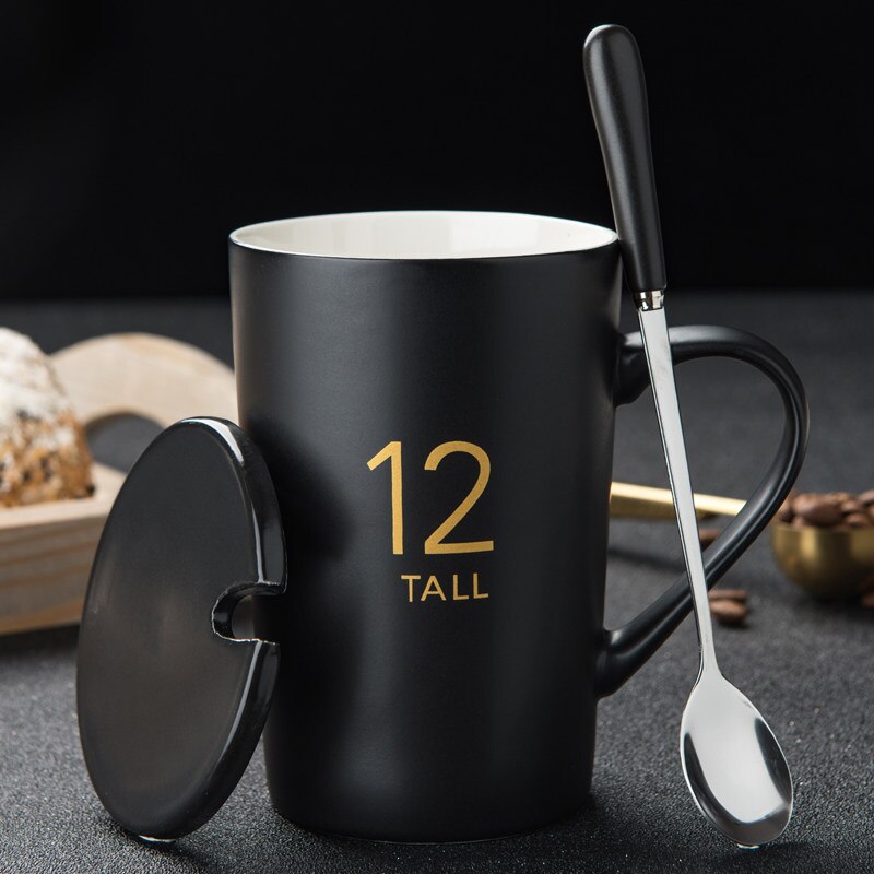 420/580ml keramiska muggar bokstavsnummer mönster muggar med sked lock svart och guld mjölk kaffekopp drinkware: 9