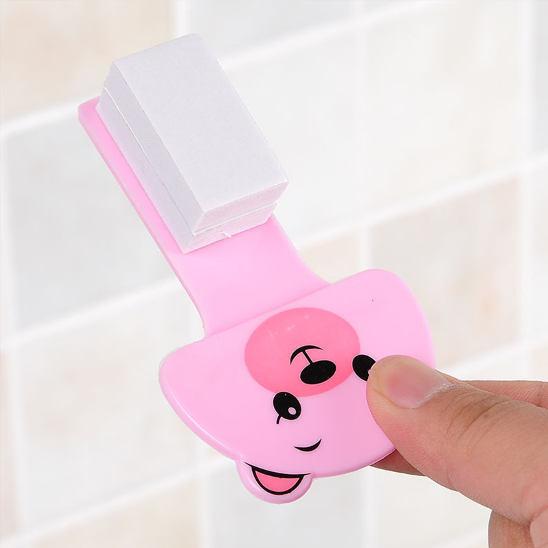 Toalettskydd, sött tecknat toalettskydd, toaletthandtag, smutsigt handtag, oöppnad toalett, toalettöverdrag