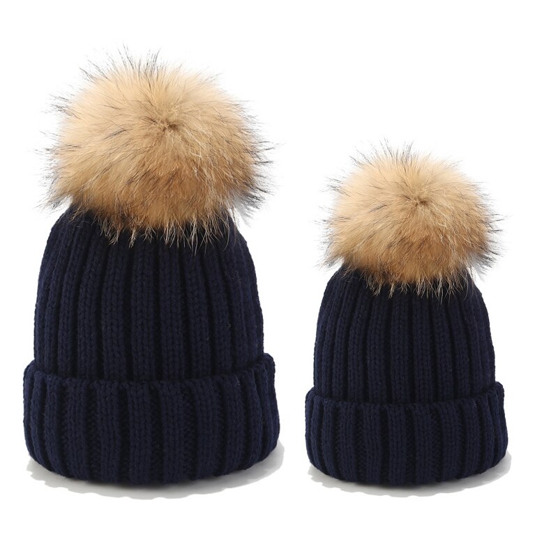 2 stuks gebreide mutsenset voor ouder en kind, wintermuts met pompon en doodshoofd: Marineblauw