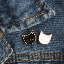 2 Pcs Set Heißer Cartoon Schwarz Weiß Nette Katze Tier Emaille Brosche Pin Abzeichen T-shirt Dekorative Schmuck Broschen Für Frauen kind