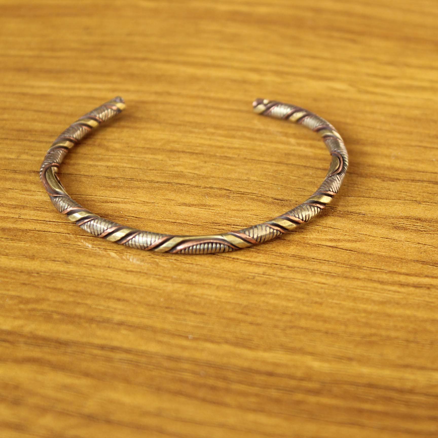 BR059 Nepal Tibetaanse Sieraden Koperen Gevlochten Open Back Verstelbare Bangle Manchet Handgemaakte Metalen 4Mm Meisjes Armband